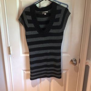 Short sleeve sweater